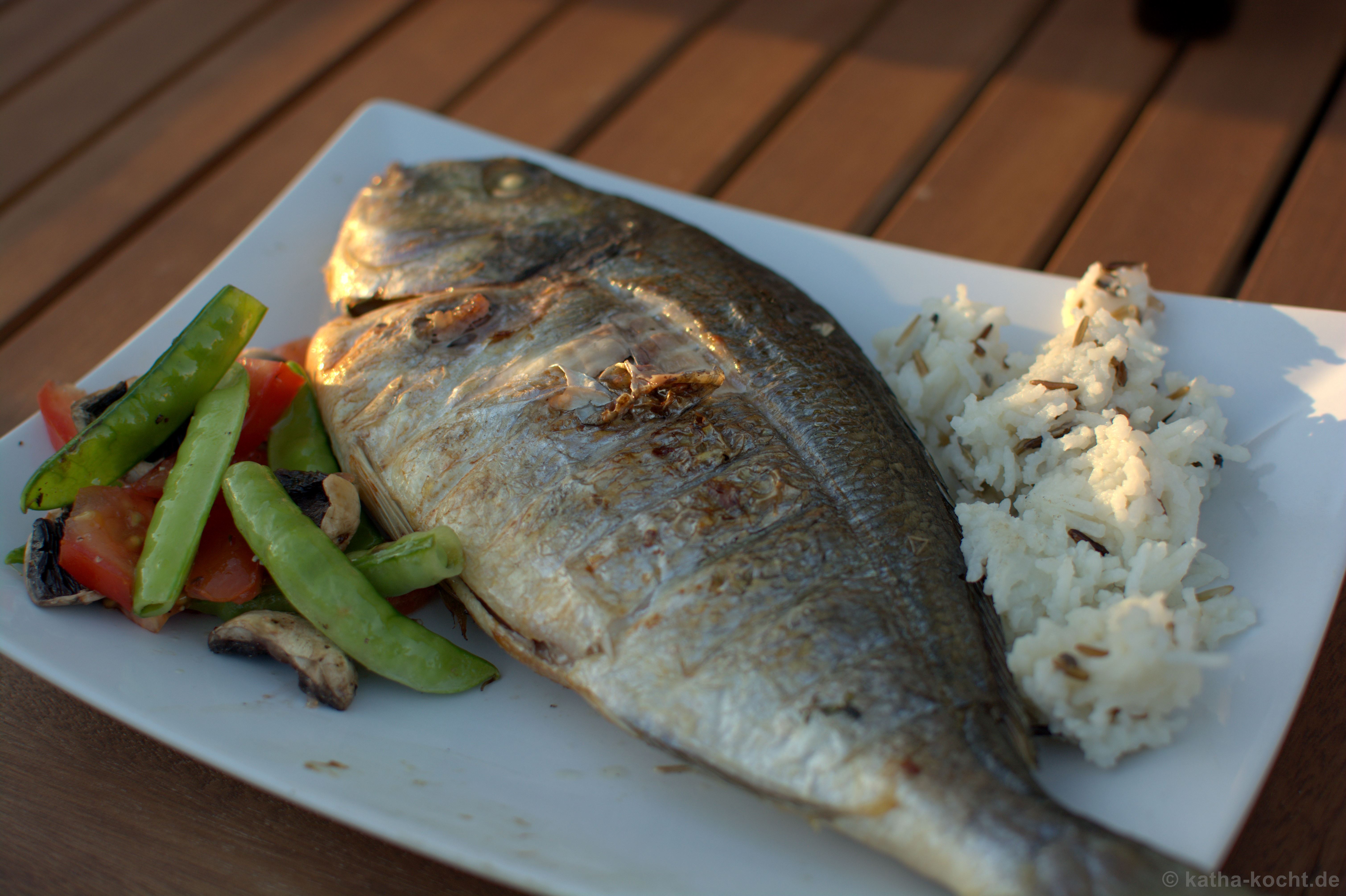 Gegrillte Dorade mit Zuckererbsen