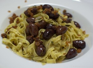 Tagliatelle mit warmen Oliven