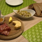 Abendbrot mit selbstgemachtem Käse