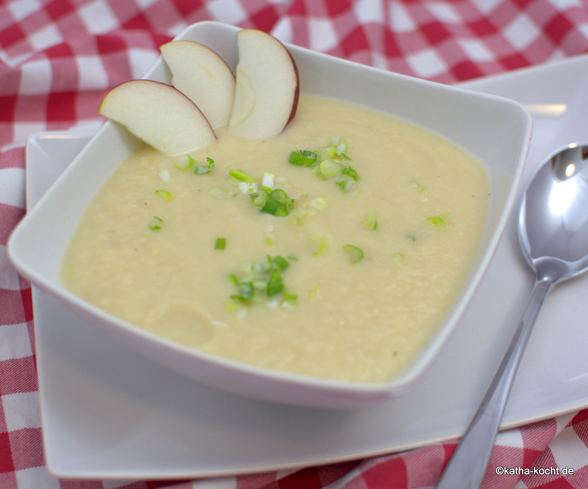 Pastinaken Apfel Suppe mit Käse