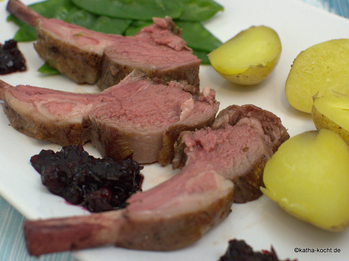 Lammkrone sous vide mit Zuckerschoten