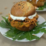 Falafel Burger mit Sesam-Karotten Salat