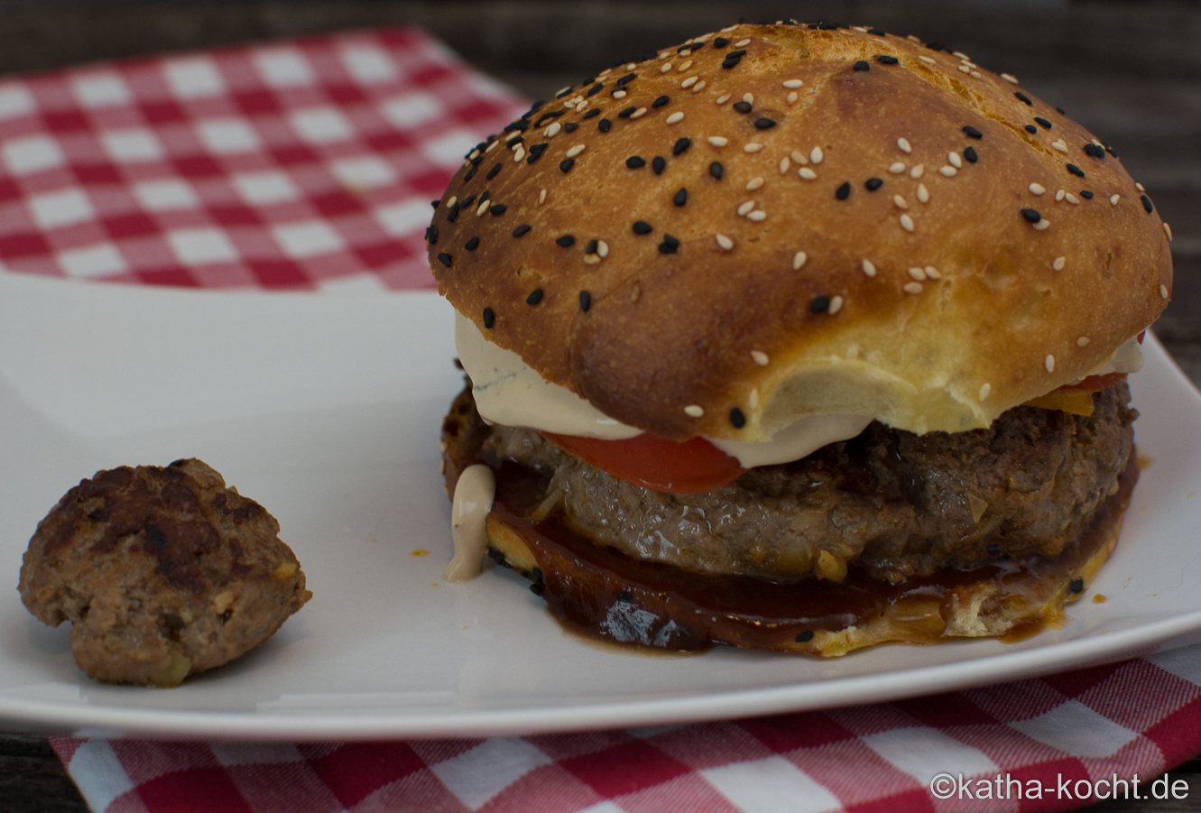 Puristischer Chili Cheese Burger