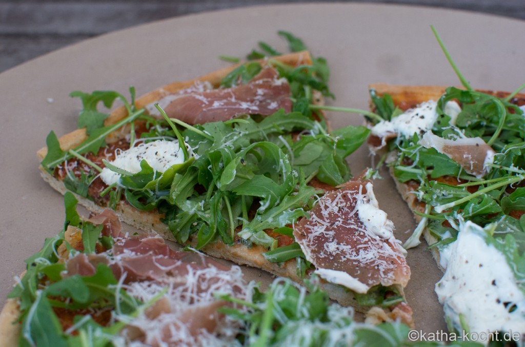 Dinkelpizza_mit_Rucola_und_Parmaschinken_ (7)