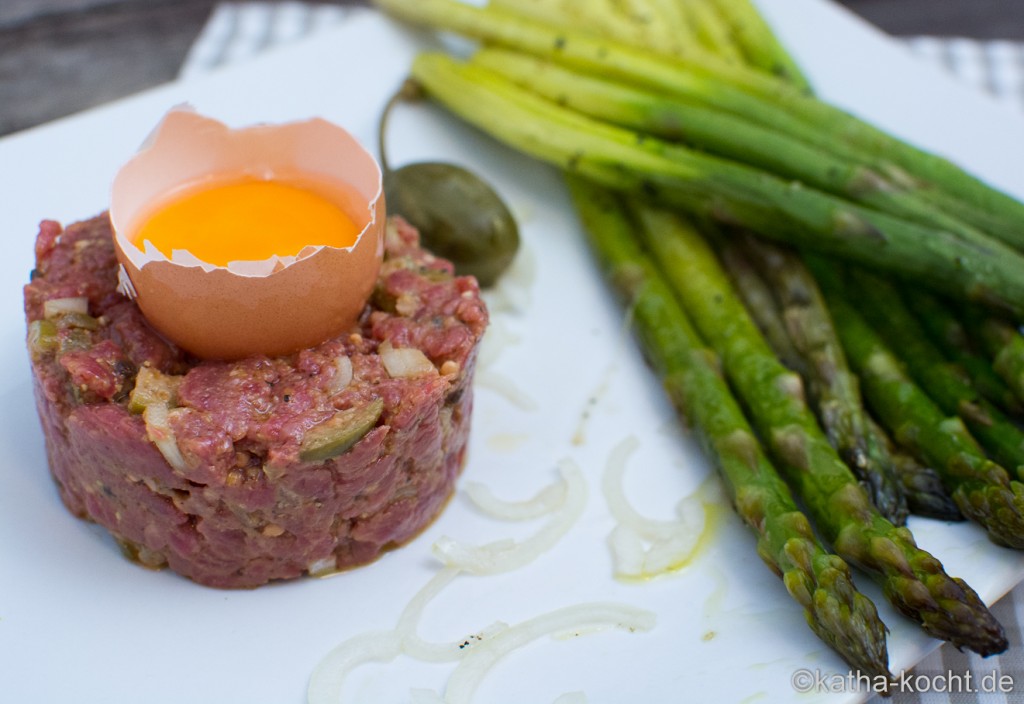 Feines Tartar mit gebackenem Spargel - Katha-kocht!