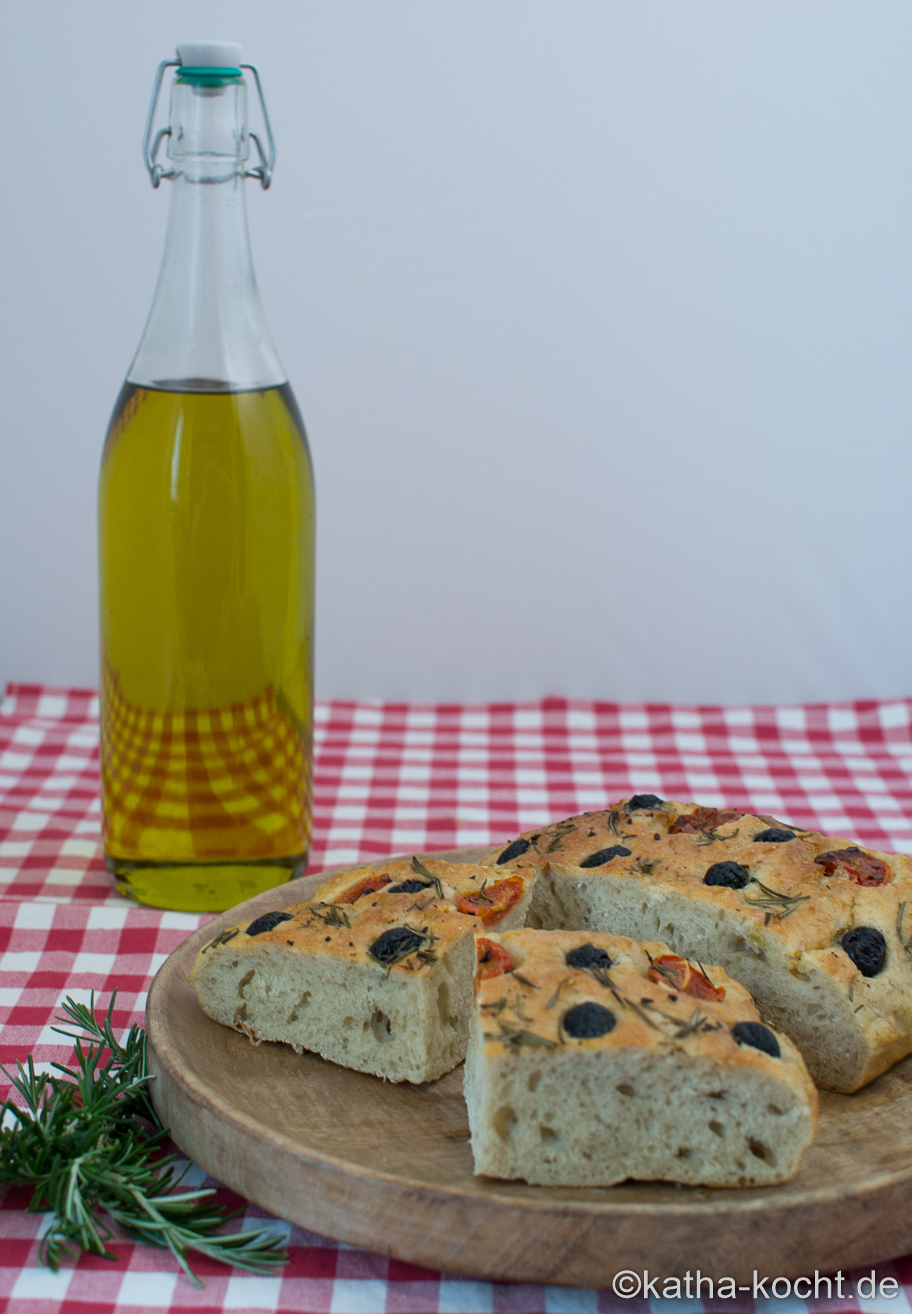 Focaccia mit Tomaten und Rosmarin