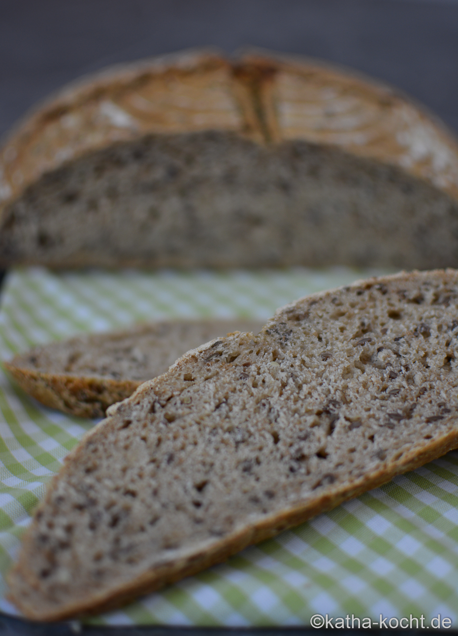Dinkelbrot mit Haferflocken und Leinsamen - Katha-kocht!