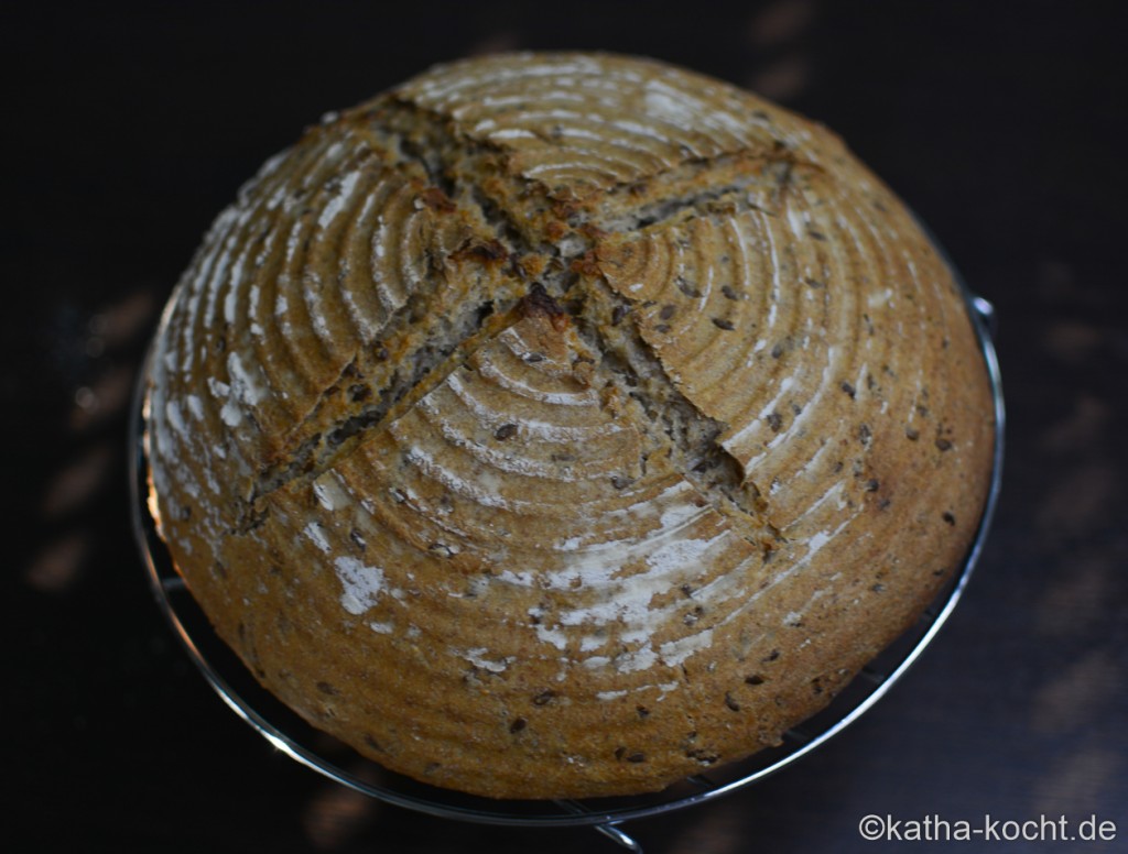 Dinkelbrot mit Haferflocken und Leinsamen - Katha-kocht!