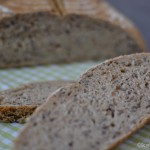 Dinkelbrot mit Haferflocken und Leinsamen