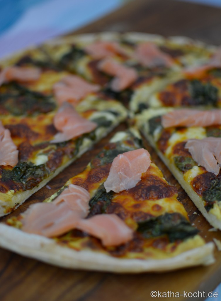 Pizza_mit_Mangold_und_Raeucherlachs_ (4)