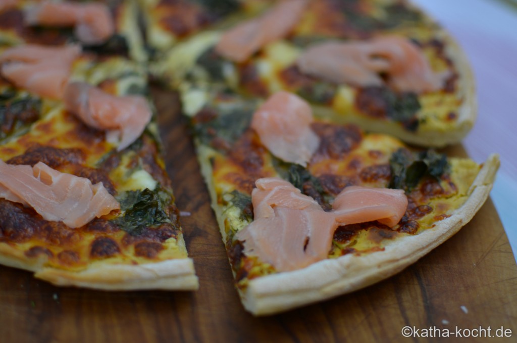 Pizza_mit_Mangold_und_Raeucherlachs_ (9)