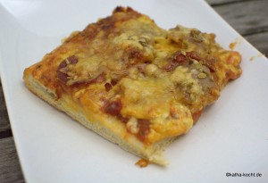 Pizza mit Salamit und Wurst