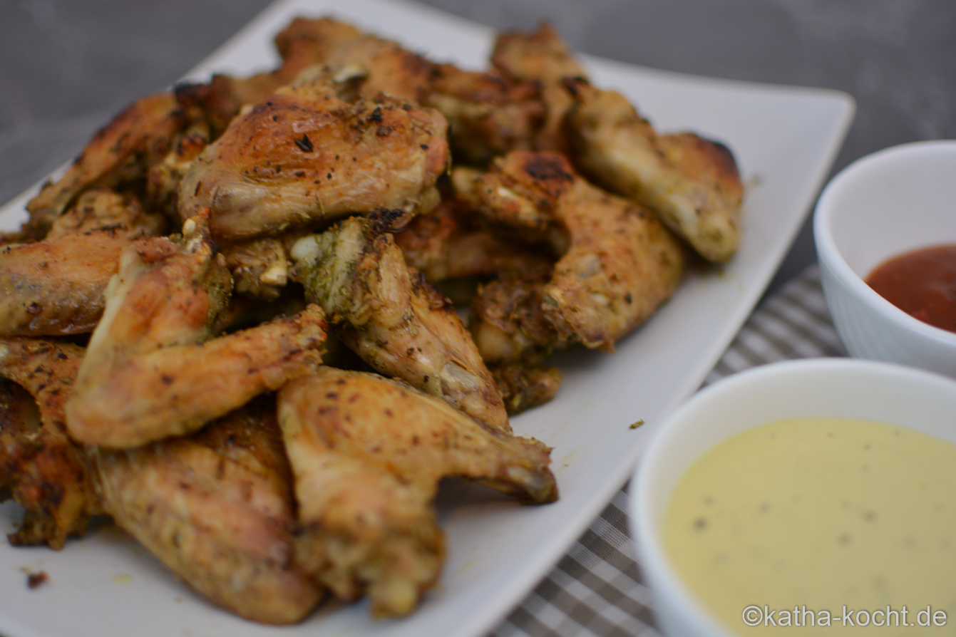 Rosmarin Chicken WIngs mit Honig-Senf Sauce