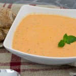 Tomaten Ricotta Suppe mit etwas Minze