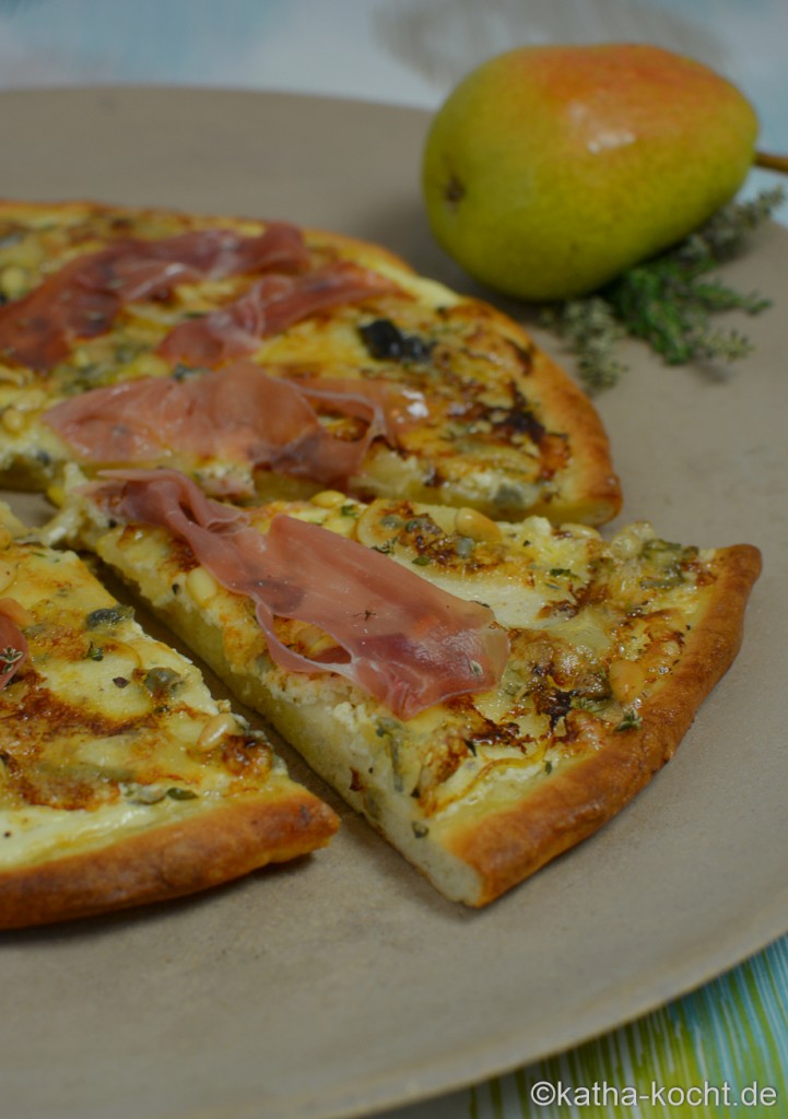 Pizza_mit_Birne_Gorgonzola_und_parmaschinken