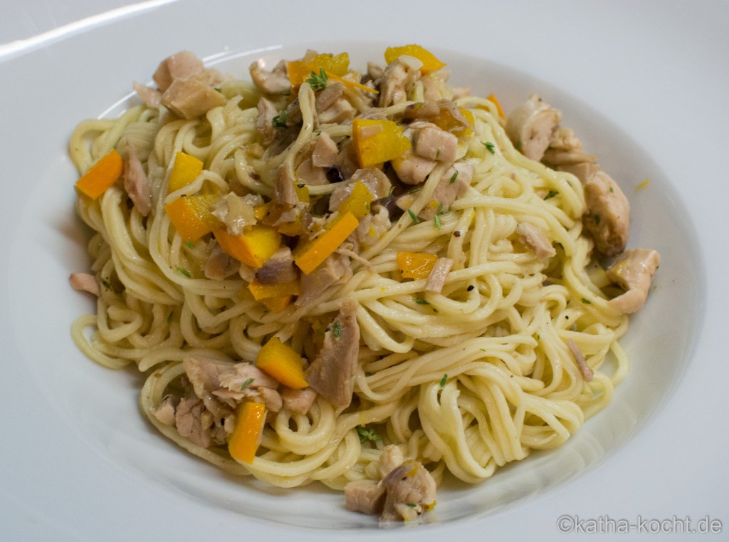 Spaghetti_mit_Zucchini_und_Brathähnchenresten_ (2)