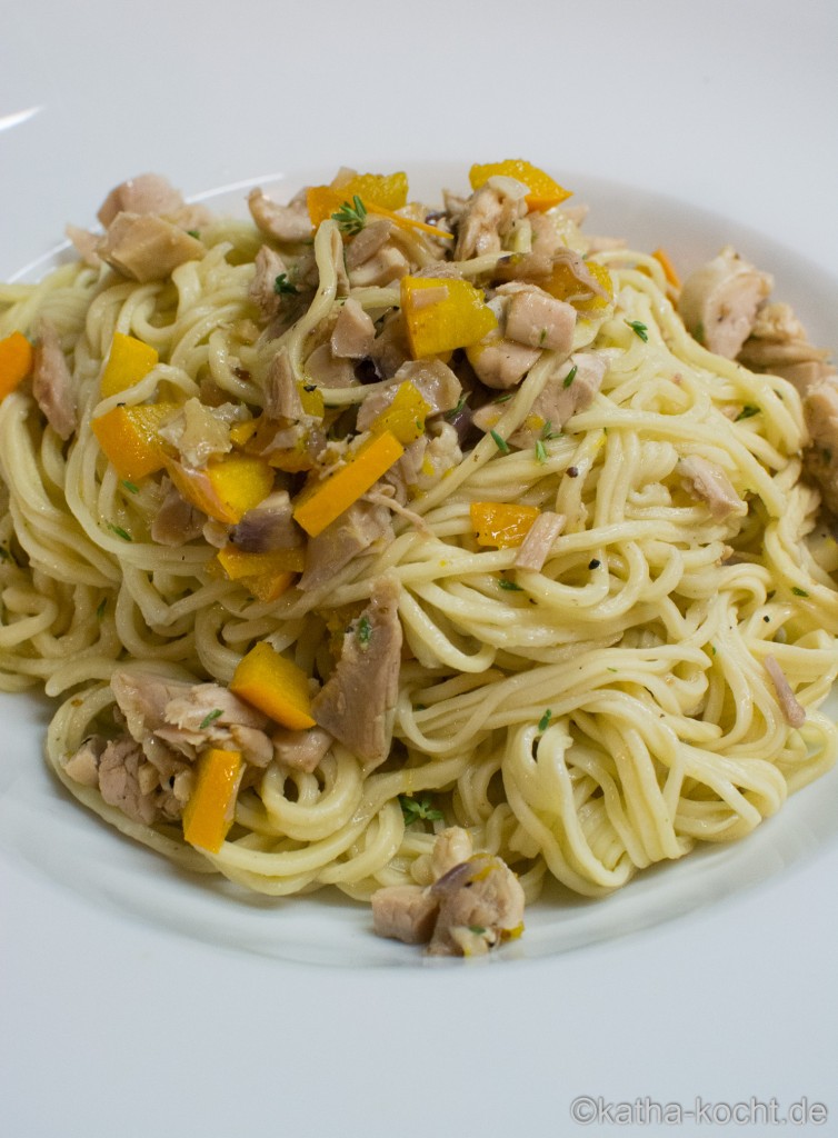 Spaghetti_mit_Zucchini_und_Brathähnchenresten_ (5)