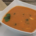 Tomatensuppe mit Rotbarsch und Oliven