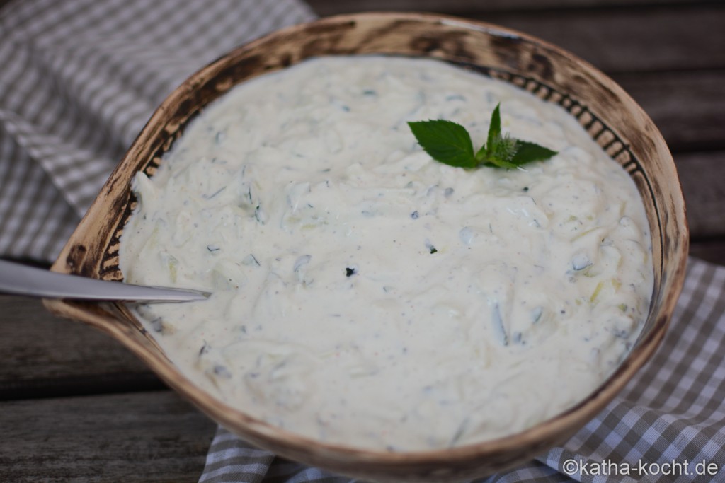 Zucchini_Tsatziki_mit_MInze_ (2)