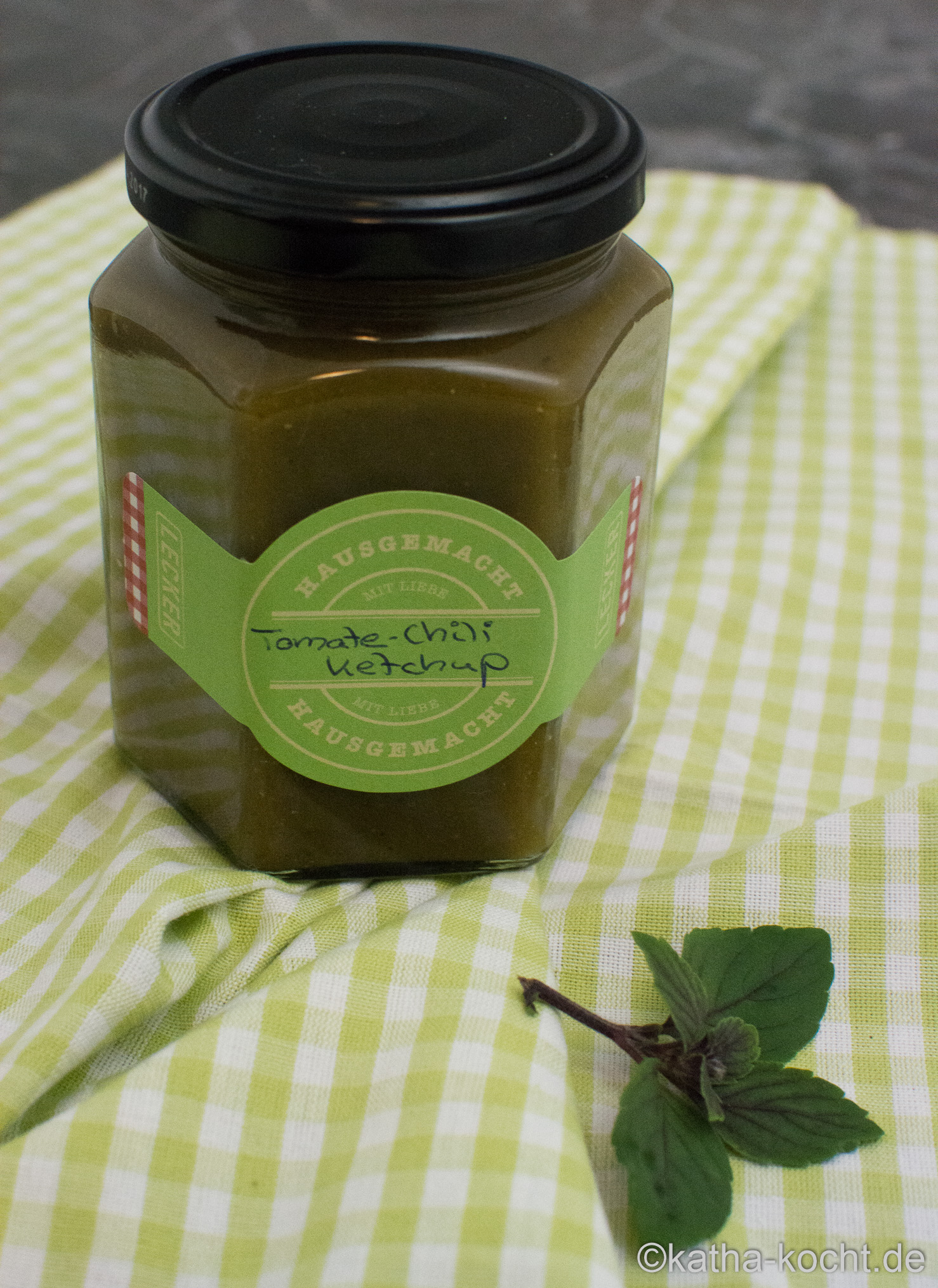 Scharfes grüne Tomaten Ketchup - Katha-kocht!