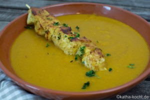 Marokkanische Kürbissuppe mit Hähnchenspießen Marokkanische Kürbissuppe mit Hähnchenspießen