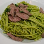 Spaghetti mit Koriander-Pesto und Lammfilet