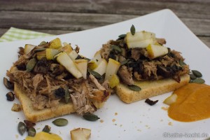 Pulled Pork Sandwich mit Birne und Pilzen