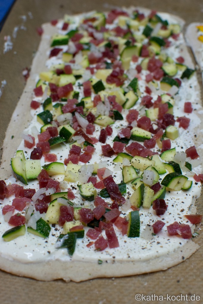 Flammkuchen_mit_Zucchini_und_Speck_ (2)