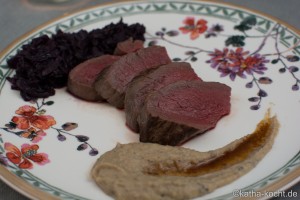 Hirschbraten mit Maronenpüree und Rotkohl