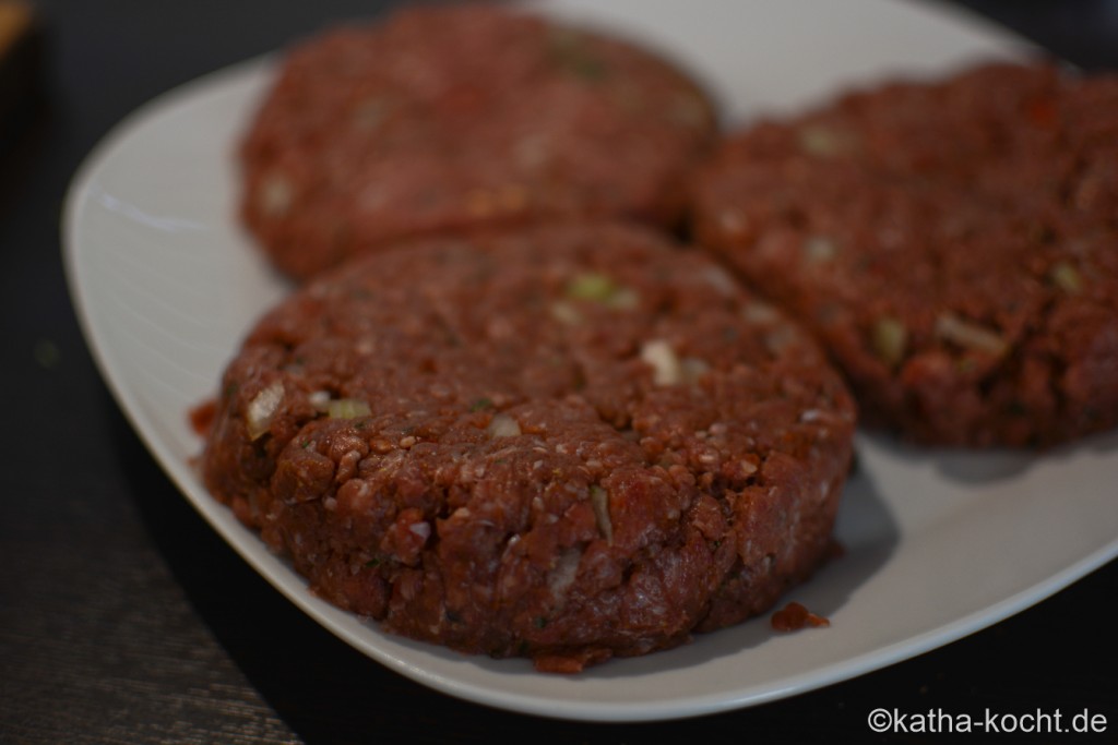 Burger_mit_Tsatziki_und_gegrillter_AUbergine_ (13)