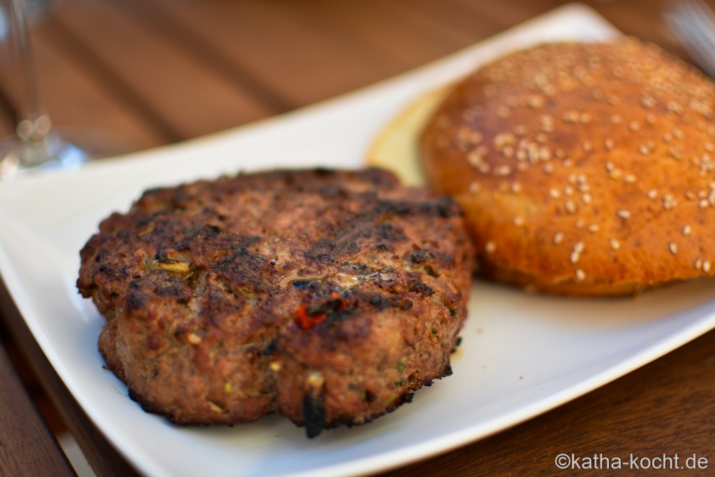 Burger_mit_Tsatziki_und_gegrillter_AUbergine_ (16)