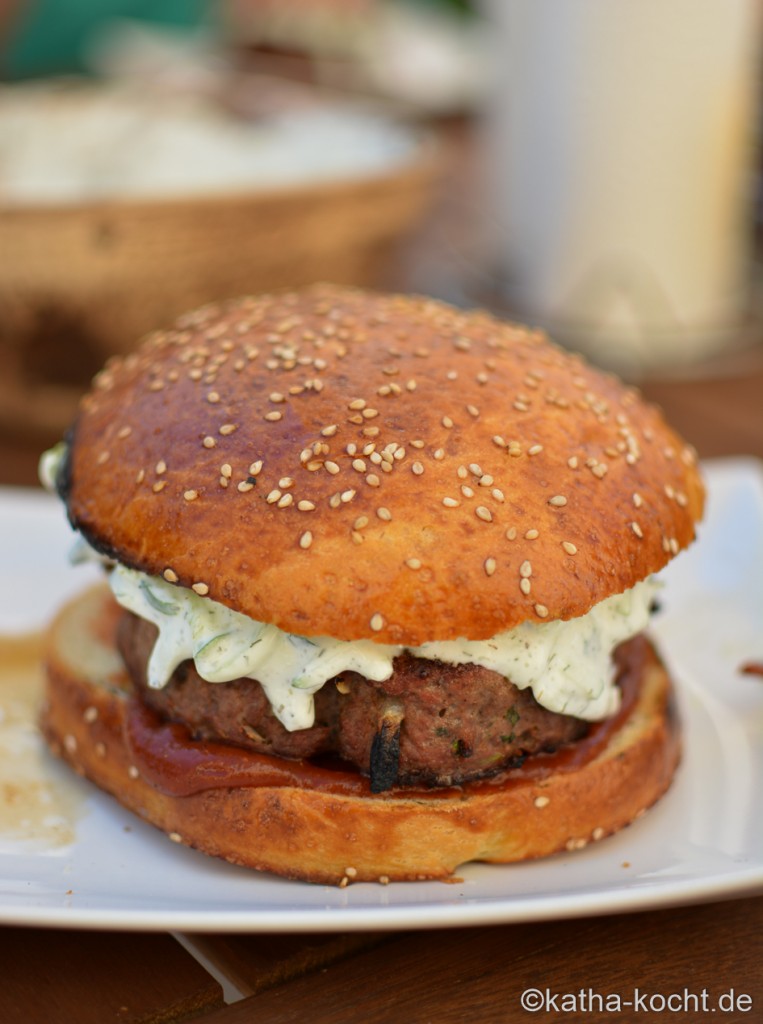 Burger_mit_Tsatziki_und_gegrillter_AUbergine_ (20)