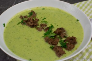 Grüne Käsesuppe mit Wirsingkohl