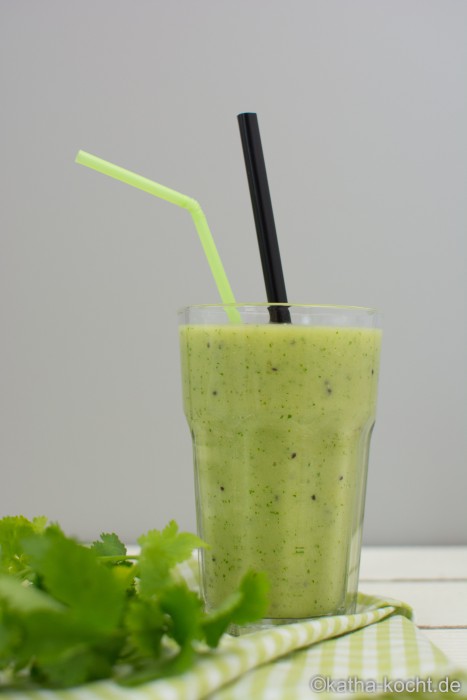 Grüner_Smoothie_mit_Avocado_ (10)