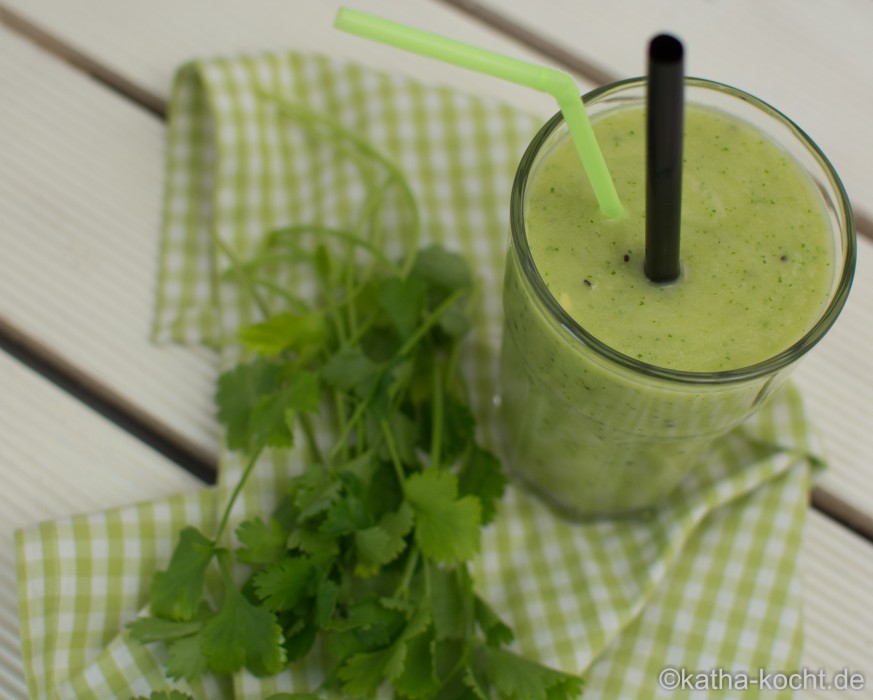 Grüner_Smoothie_mit_Avocado_ (13)