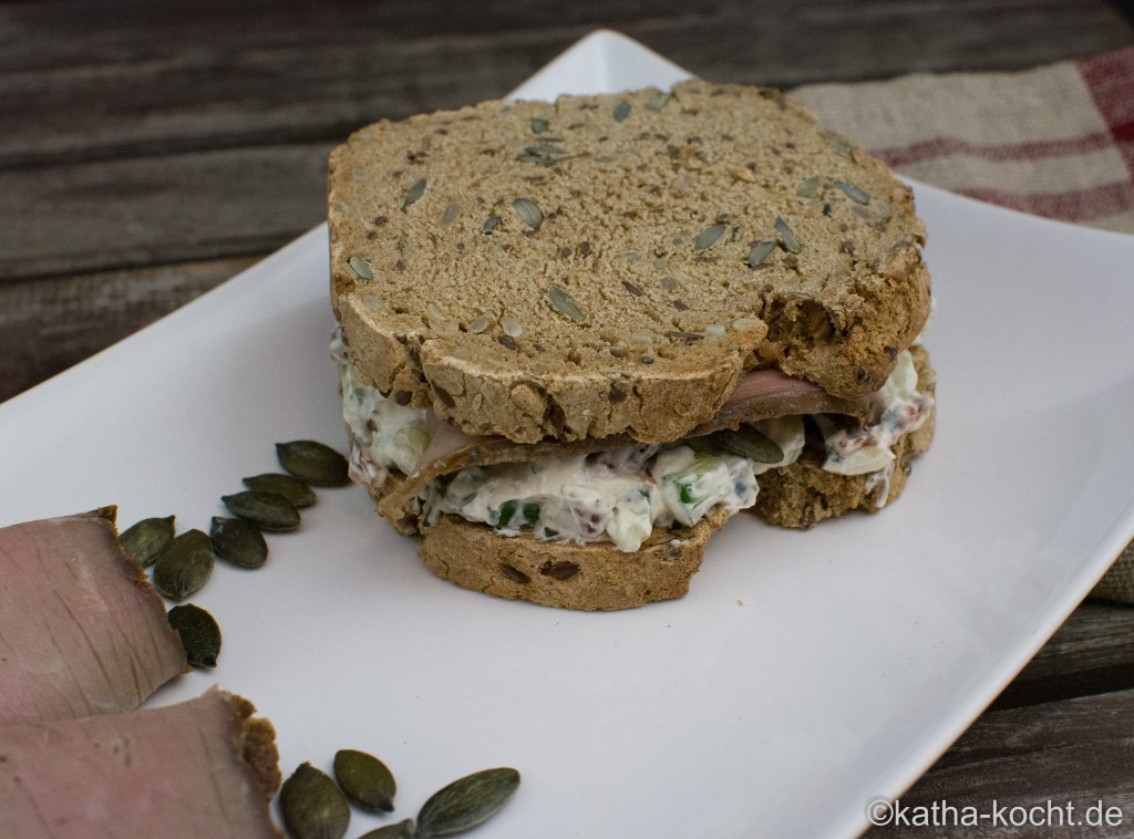 Sandwich_mit_mediterranem_Quark_und_Kalbsaufschnitt_ (11)