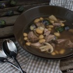 Suppe mit Eisbein und Bohnen