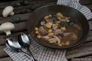 Suppe mit Eisbein und Bohnen