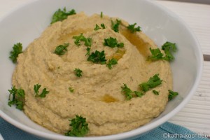 Auberginen Hummus und Hähnchenspieße