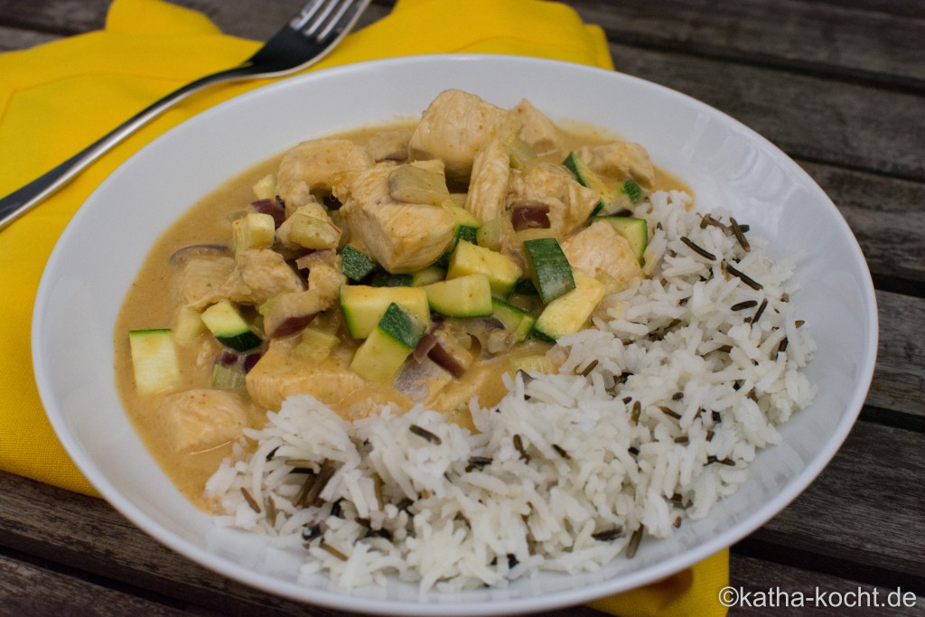 Hähnchencurry mit Zucchini und Reis - Katha-kocht!