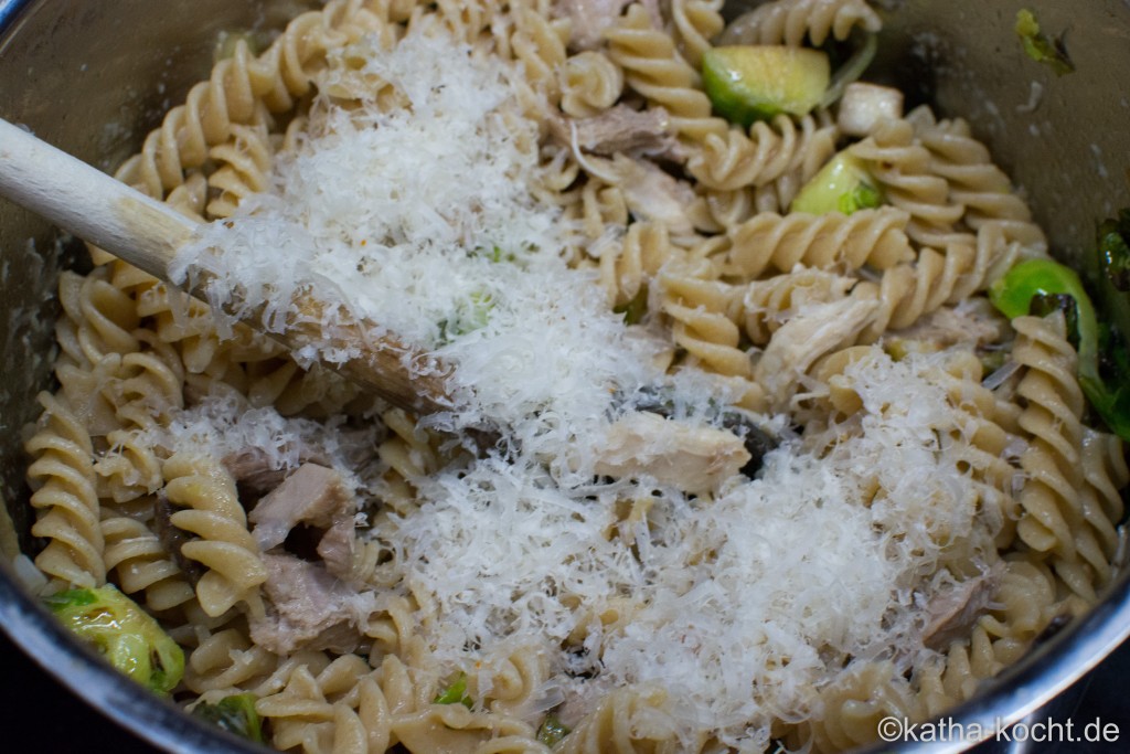 Pasta_mit_Huhn_und_Rosenkohl_ (11)