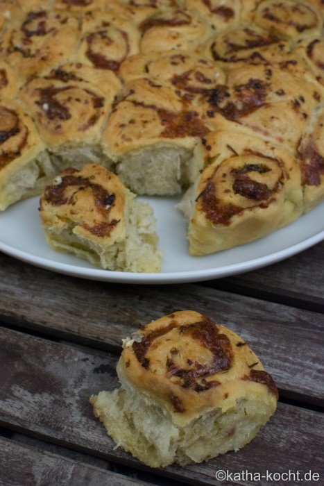 Pizzabrötchen_mit_Kräutern_ (22)