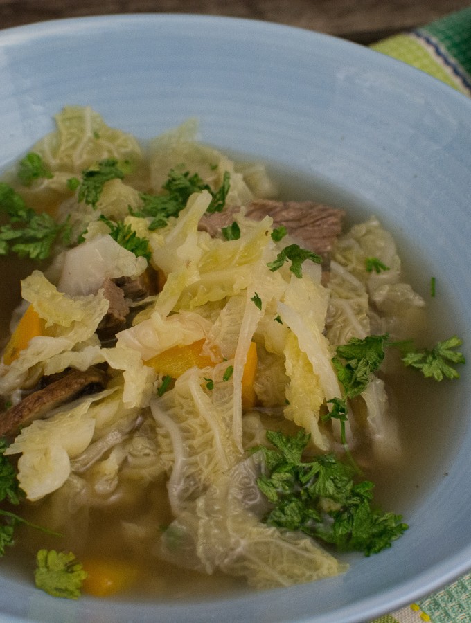 Rindersuppe mit Wirsingkohl