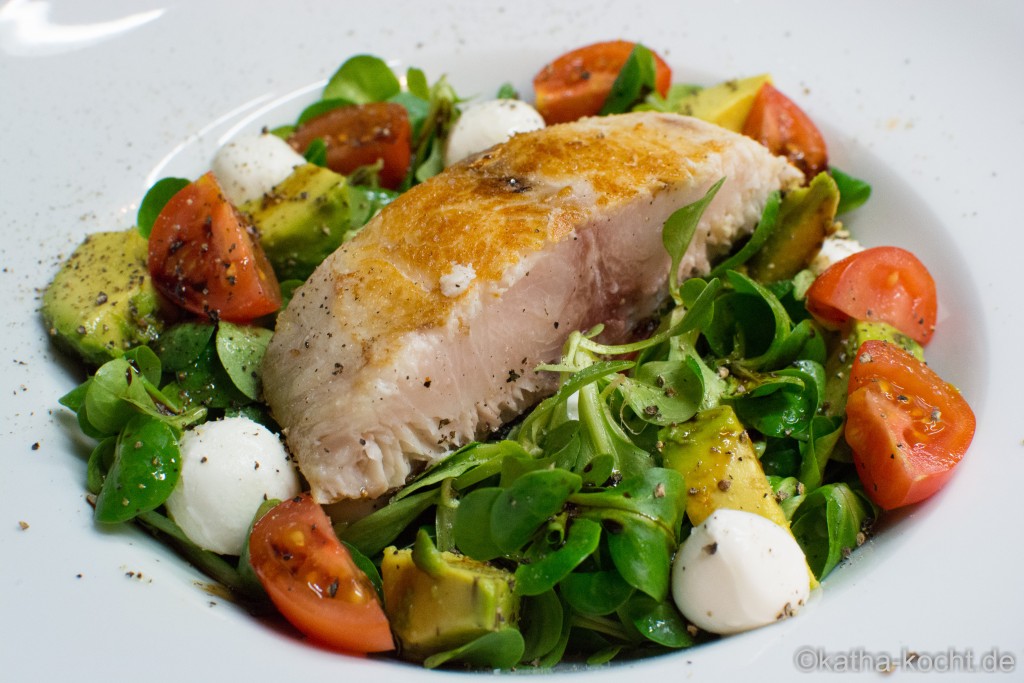 Gebratener_Cobia_auf_Salat_ (2)