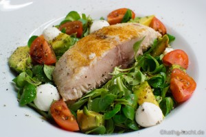 Gebratener Cobia auf Salat