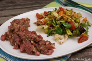 Klassisches Tartar mit knackigem Salat