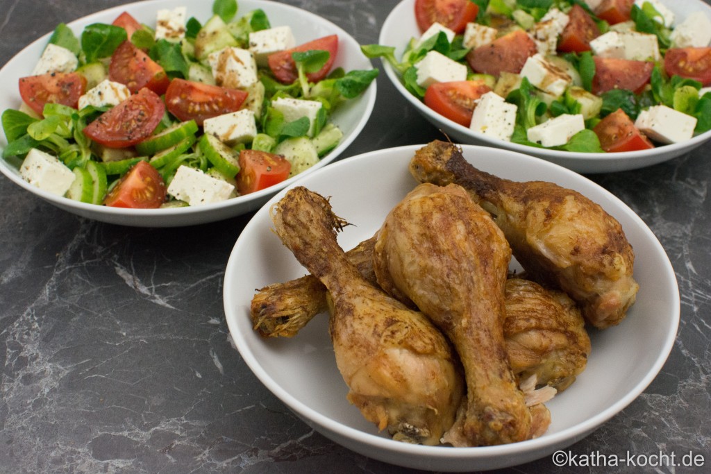 Knusprige Hähnchenschenkel mit Salat - Katha-kocht!
