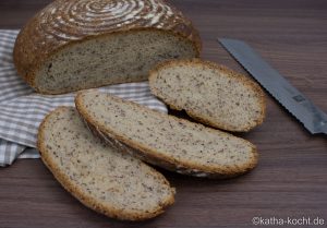 Brot aus dem Römertopf