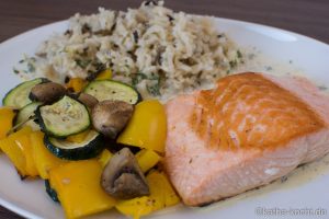 Lachs mit gebackenem Gemüse und Reis