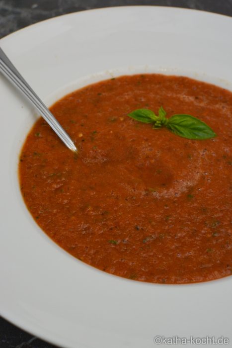 Gebackene_Tomatensuppe_mit_Zucchini_ (12)